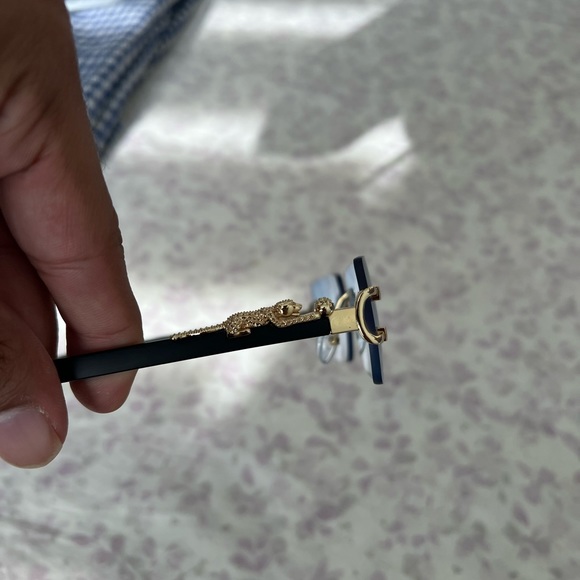 Fashionable Sunglasses - Picture 2 of 6